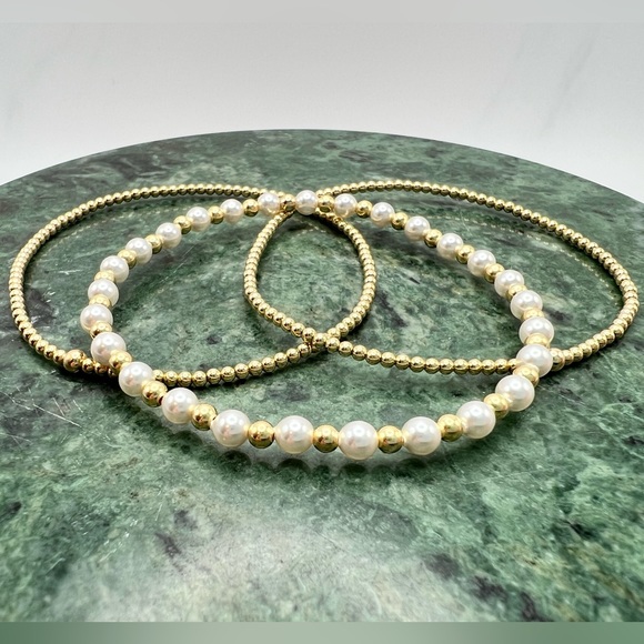 The Pearl Stack - Set of 3 Bracelets made with 14k Gold Filled & Pearl B… - Picture 6 of 6